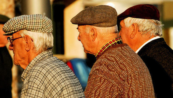 , ¿Es justo el actual sistema de pensiones? Cada jubilado recibe un 51% más de lo que aporta, según un informe del IAE